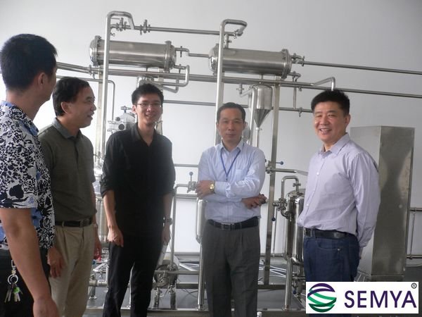 伽力森董事長總經(jīng)理和我公司總經(jīng)理實(shí)驗(yàn)室合影
